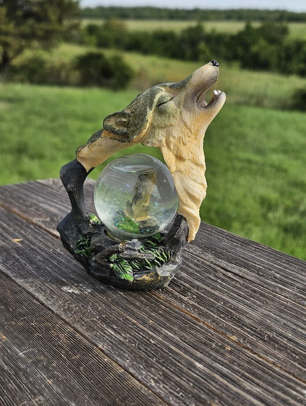 Wolf Howling Snow Globe Figurine Nature Wilderness Collectible Decor